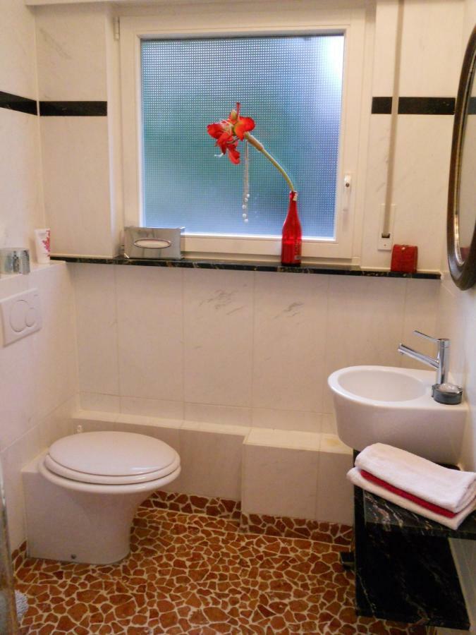 Ferienwohnung In Bonn Esterno foto