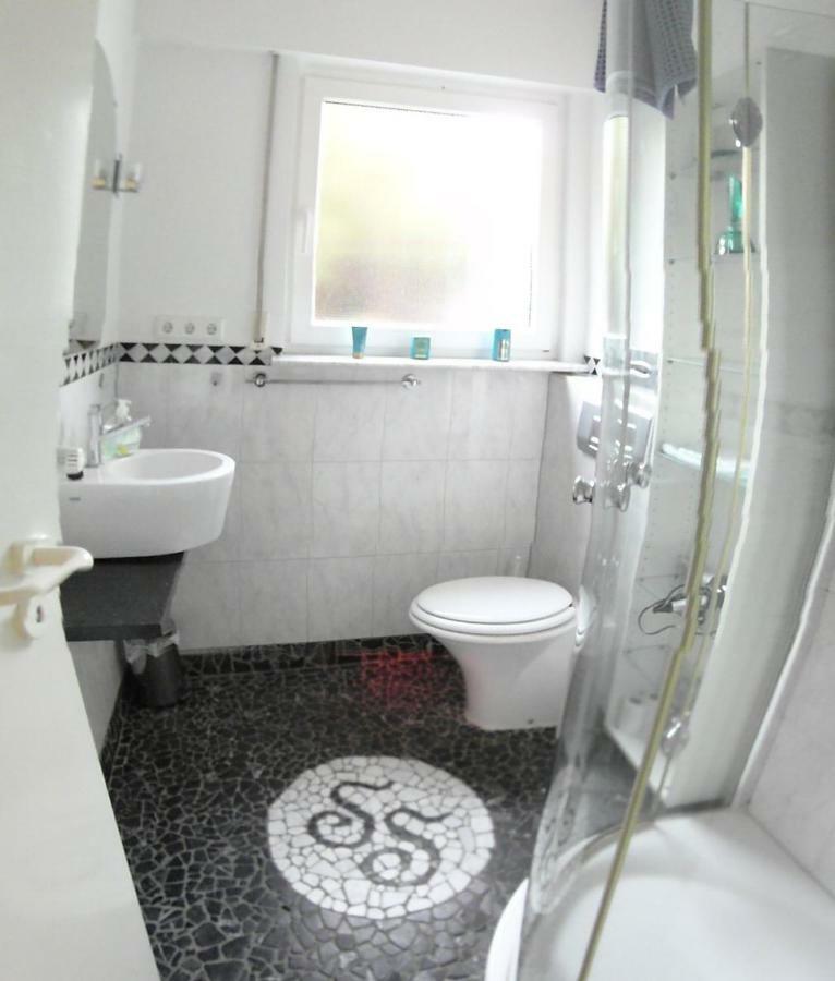 Ferienwohnung In Bonn Esterno foto